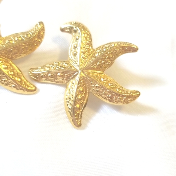 Gold Starfish Earrings - Picture 2 of 4